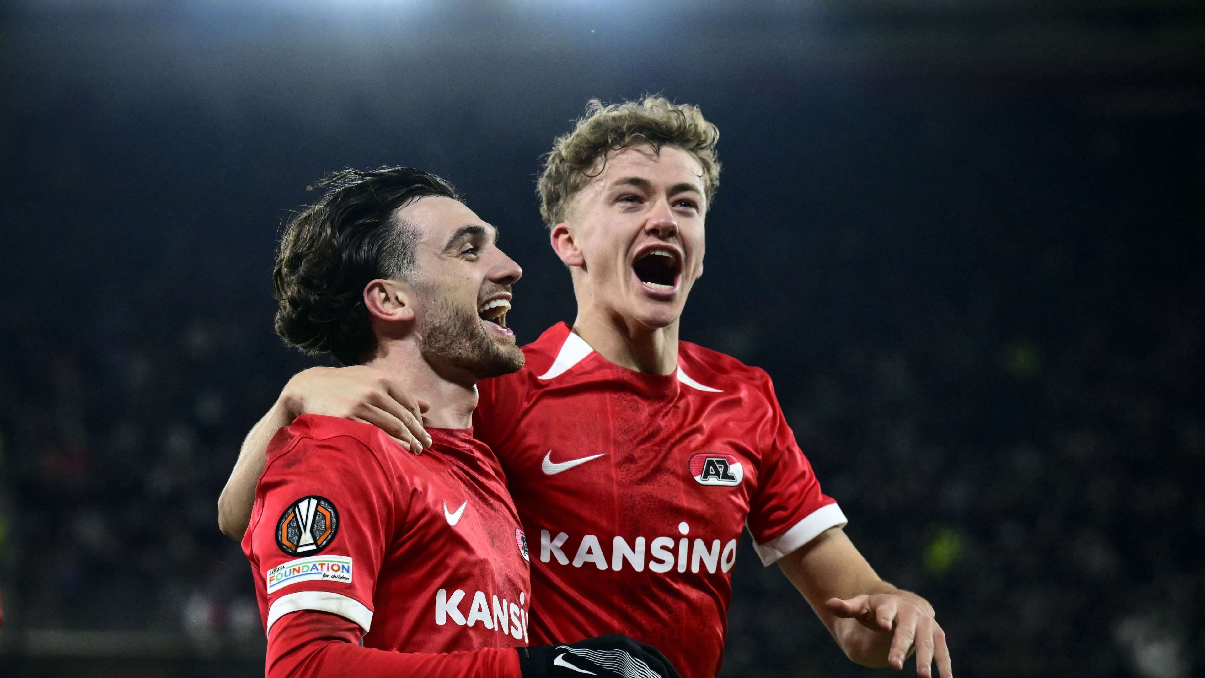 曼城為阿圭羅舉行告別儀式 贈送紀念球衣.